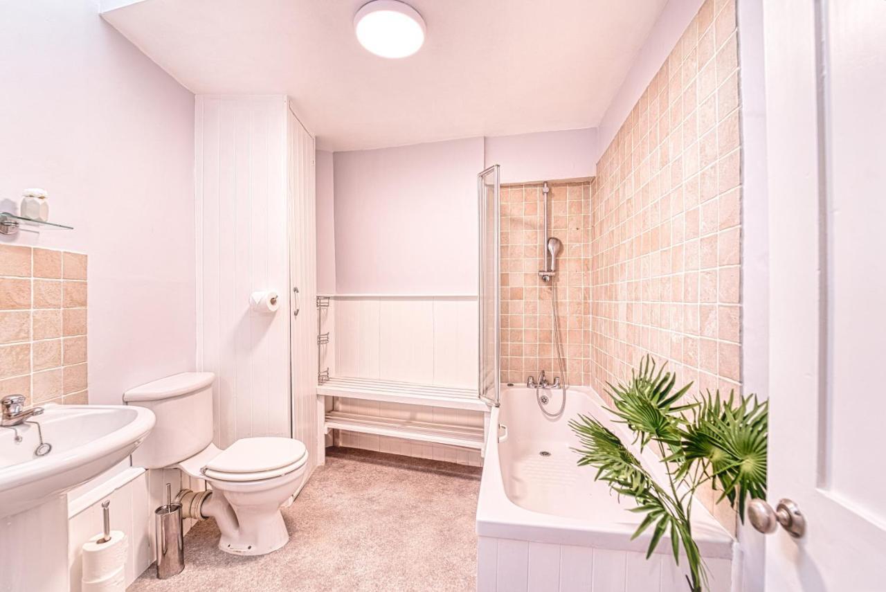 The Stylish Gem Of Bath - Football Table - Sleeps 10 Buitenkant foto